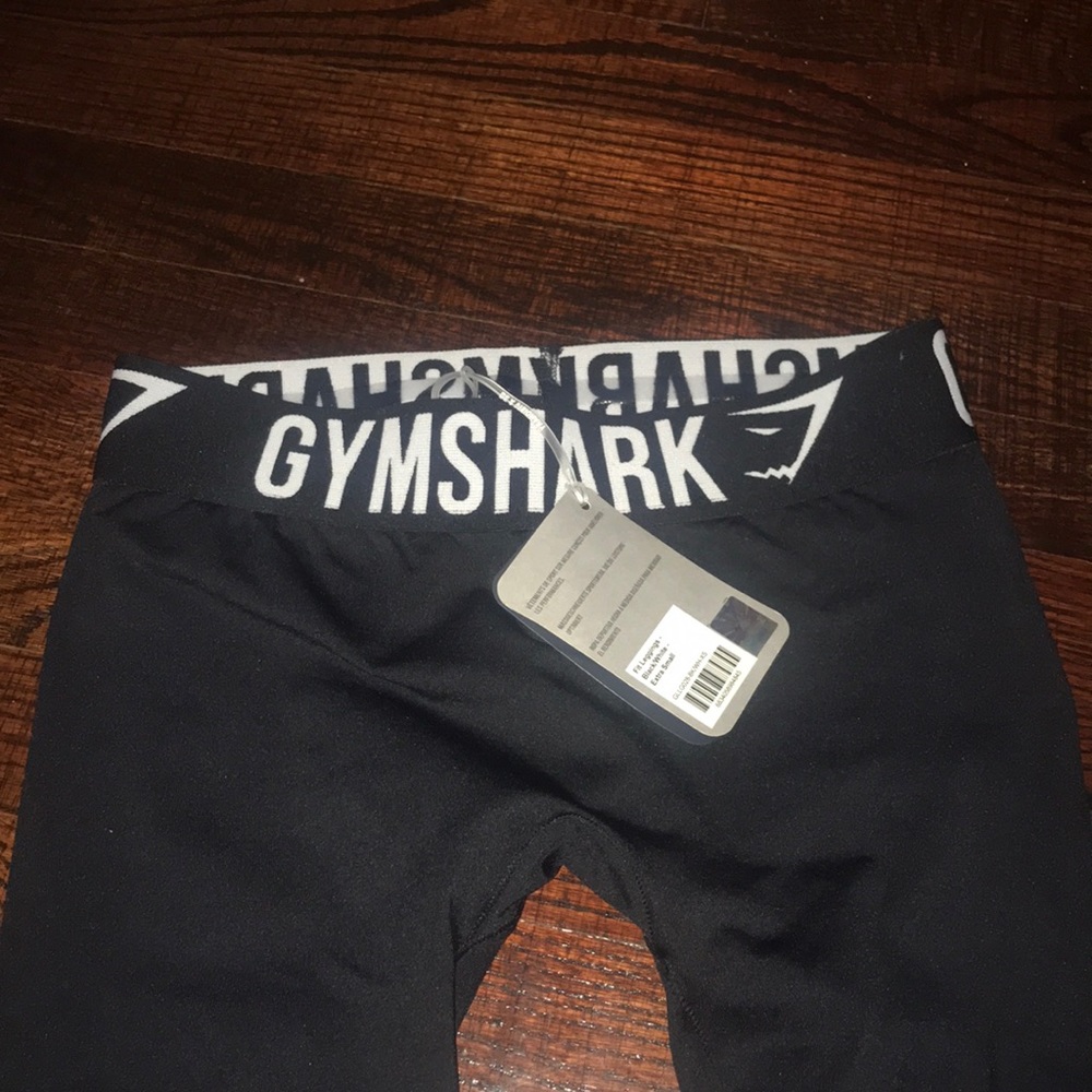 BRAND new pair of gym shark leggings